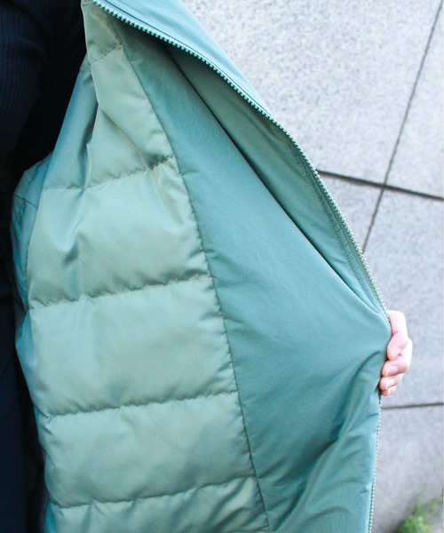 F/CE. （エフシーイー）の「F/CE. / エフシーイー RECYCLED DOWN MA-1 LONG COAT リサイクルダウン MA-1 ロングコート アシンメトリーデザイン 軽量 撥水（MA-1・レディース・グリーン/ボルドー・SMALL）」の11枚目の写真