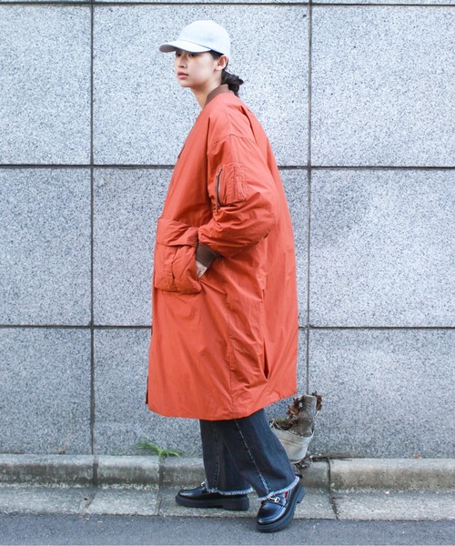 F/CE. （エフシーイー）の「F/CE. / エフシーイー RECYCLED DOWN MA-1 LONG COAT リサイクルダウン MA-1 ロングコート アシンメトリーデザイン 軽量 撥水（MA-1・レディース・グリーン/ボルドー・SMALL）」の12枚目の写真