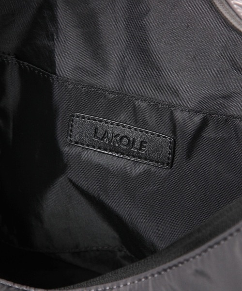 LAKOLE(ラコレ)の「ラージショルダーバッグ2 / 289911(ショルダーバッグ・メンズ・ブラック/チャコール・FREE)」の9枚目の写真