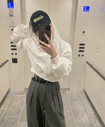 ISOOK（アイスー）の「キーネッククロップドパーカー (kiharu select)/スウェット プルオーバー フーディー ショート丈 ボリュームスリーブ グレー ホワイト 白（パーカー）」