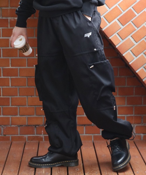 コード使いカーゴパンツ