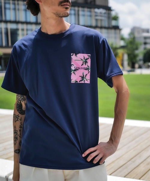 SPALDING(スポルディング)の「【SPALDING/スポルディング】Tシャツ パームツリー ポケット プリント/吸水速乾UVカット半袖tシャツ(Tシャツ/カットソー・メンズ・ネイビー/ホワイト・MEDIUM/LARGE/X-LARGE)」の2枚目の写真