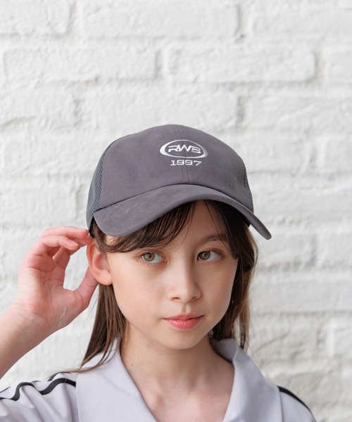 GLOBAL WORK(グローバルワーク)の「DRY/洗えるメッシュCAP/417703(キャップ・キッズ・グレイッシュベージュ/ライトベージュ/ホワイト×ブルー/ブラック/ベージュ/ホワイト×ネイビー/チャコール・LARGE/MEDIUM)」の1枚目の写真