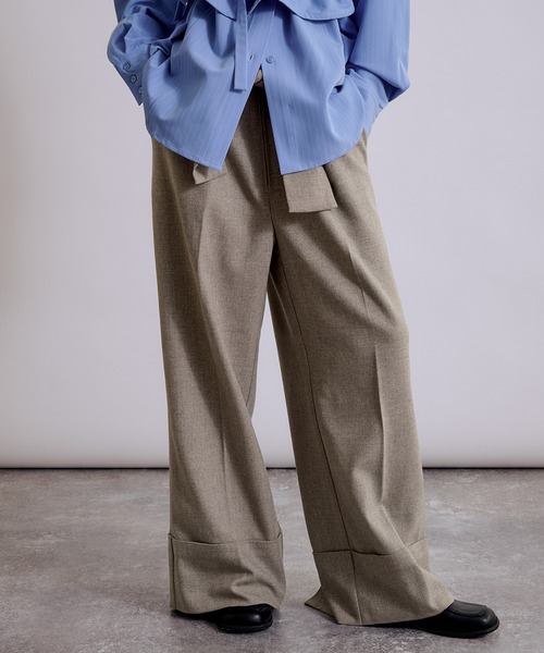 MUHET(ミュエータ)の「rolled up wide slacks pants / ロールアップワイドスラックスパンツ(スラックス・レディース・ブラック/ベージュ・SMALL/LARGE/MEDIUM)」の1枚目の写真