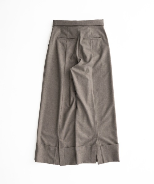 MUHET(ミュエータ)の「rolled up wide slacks pants / ロールアップワイドスラックスパンツ(スラックス・レディース・ブラック/ベージュ・SMALL/LARGE/MEDIUM)」の15枚目の写真