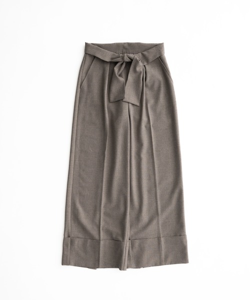 MUHET(ミュエータ)の「rolled up wide slacks pants / ロールアップワイドスラックスパンツ(スラックス・レディース・ブラック/ベージュ・SMALL/LARGE/MEDIUM)」の14枚目の写真