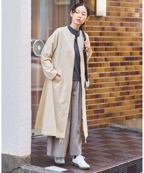 and myera(アンド マイラ)の「and myera すっきりシンプルなコート(ノーカラーコート・レディース・ライトベージュ・M/L/S/LL)」の2枚目の写真