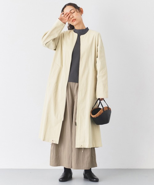 and myera(アンド マイラ)の「and myera すっきりシンプルなコート(ノーカラーコート・レディース・ライトベージュ・M/L/S/LL)」の4枚目の写真
