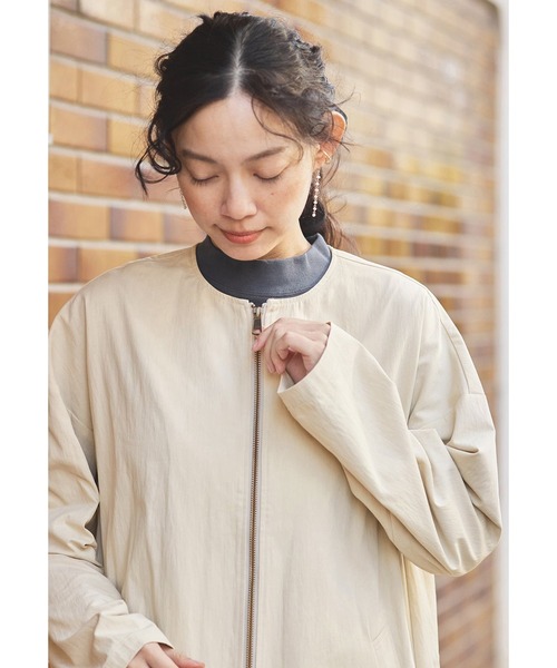 and myera(アンド マイラ)の「and myera すっきりシンプルなコート(ノーカラーコート・レディース・ライトベージュ・M/L/S/LL)」の7枚目の写真