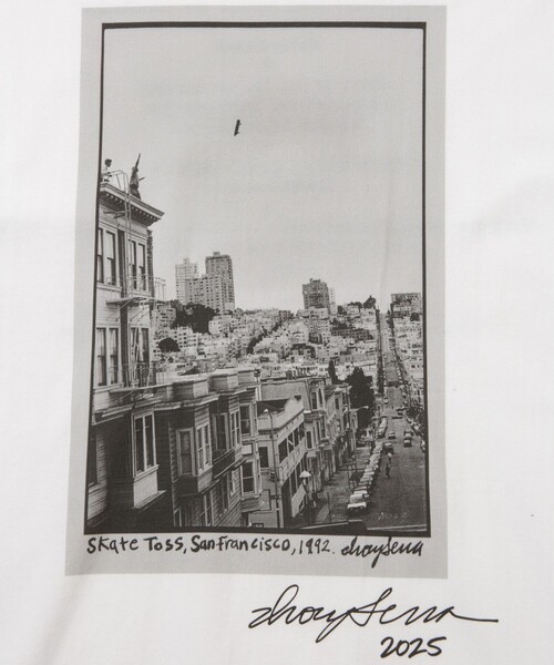 ADAM ET ROPE'（アダムエロペ）の「《別注》【Ivory Serra/アイボリー セラ】Tee - SKATE TOSS（Tシャツ/カットソー・メンズ・ブラック/ホワイト・L/M）」の4枚目の写真
