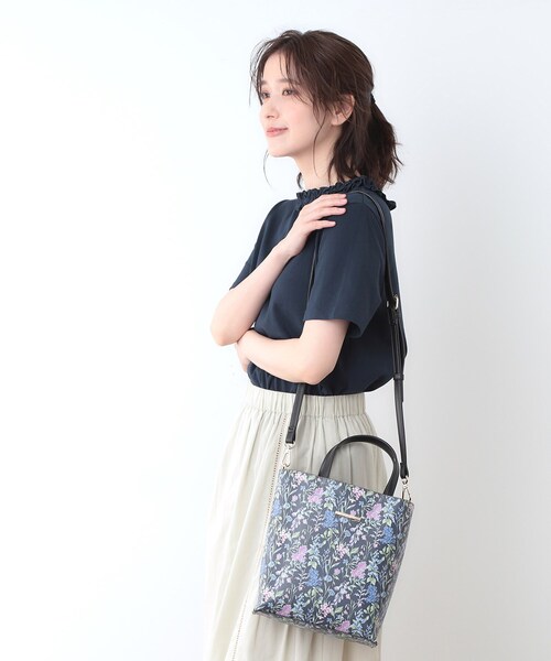LAURA ASHLEY(ローラアシュレイ)の「エルストンガーデン柄 トートバッグ(トートバッグ・レディース・ピンク系その他/ブルー系その他2/ホワイト系その他・00)」の1枚目の写真
