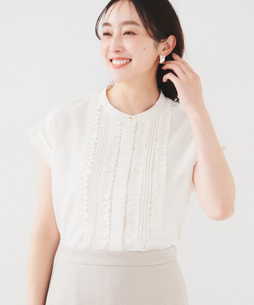 UNTITLED（アンタイトル）の「【吸水速乾/UVケア】フィブリルフリルブラウス（シャツ/ブラウス・レディース・ライトグレー/ベージュ/ブラック/オフホワイト/ブラウン系その他/サックスブルー/ダークグレー・44/48/00/02/04）」の17枚目の写真