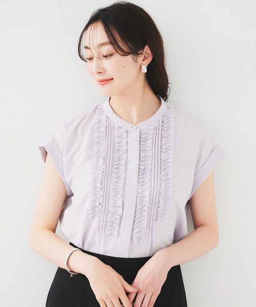 UNTITLED（アンタイトル）の「【吸水速乾/UVケア】フィブリルフリルブラウス（シャツ/ブラウス・レディース・ライトグレー/ベージュ/ブラック/オフホワイト/ブラウン系その他/サックスブルー/ダークグレー・44/48/00/02/04）」の21枚目の写真