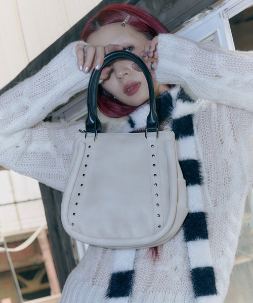 DTYYPE（ドタイプ）の「スタッズラインラウンドバッグ（ハンドバッグ・レディース・グレー/ブラック/ホワイト・FREE）」の4枚目の写真