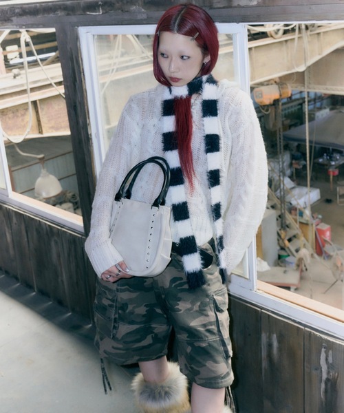 DTYYPE（ドタイプ）の「スタッズラインラウンドバッグ（ハンドバッグ・レディース・グレー/ブラック/ホワイト・FREE）」の6枚目の写真