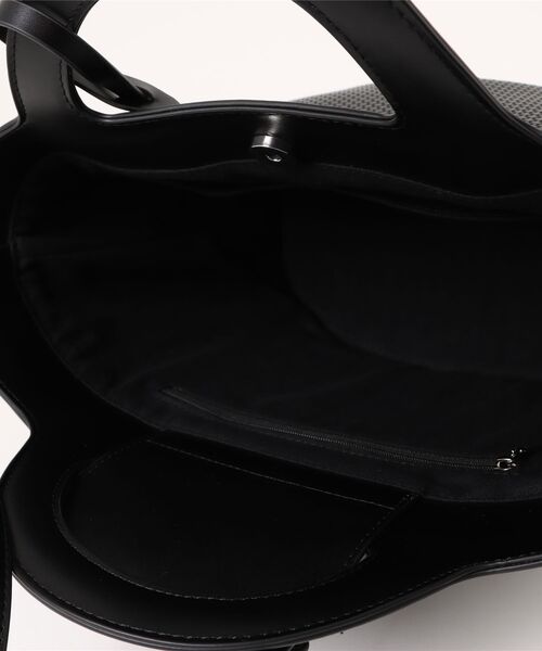 Ungrid(アングリッド)の「【Ungrid/アングリッド】 籠バッグ風型押し バケツトートバッグ(トートバッグ・レディース・キャメル/ダークブラウン/ブラック系その他/ブラック・FREE)」の8枚目の写真