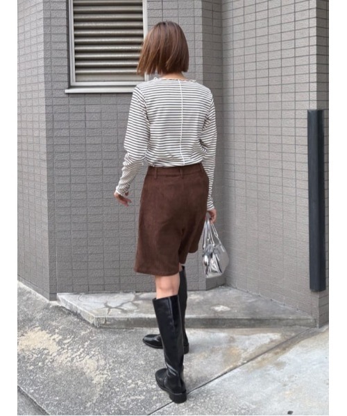 titivate(ティティベイト)の「コーデュロイタックショートパンツ(その他パンツ・レディース・ブラウン/ブラック・L/M/S)」の4枚目の写真