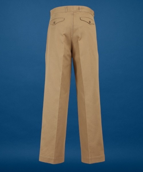unrelaxing(アンリラクシング)の「ツータックフレンチチノ(チノパンツ・メンズ・ベージュ・マルチサイズ)」の2枚目の写真