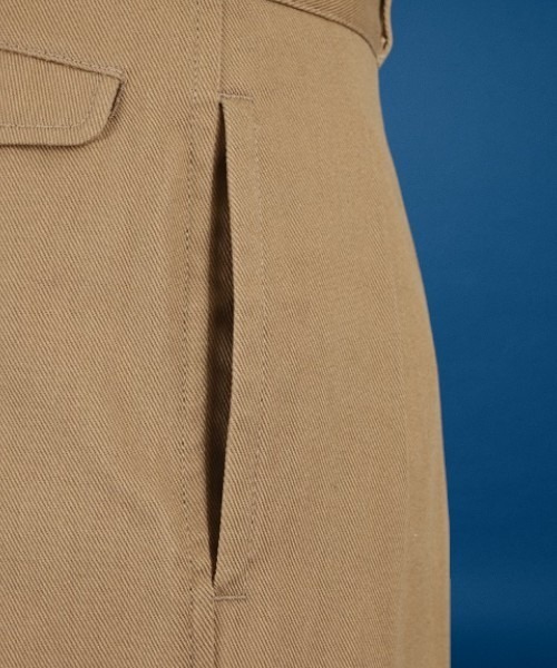 unrelaxing(アンリラクシング)の「ツータックフレンチチノ(チノパンツ・メンズ・ベージュ・マルチサイズ)」の6枚目の写真