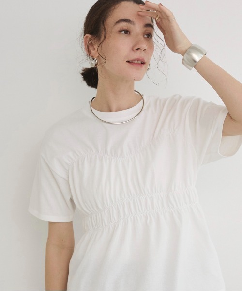 ANGIE(アンジー)の「ビスチェ風 シャーリング Tシャツ / 半袖(Tシャツ/カットソー・レディース・オフホワイト/スミクロ/ブラウン・FREE)」の1枚目の写真