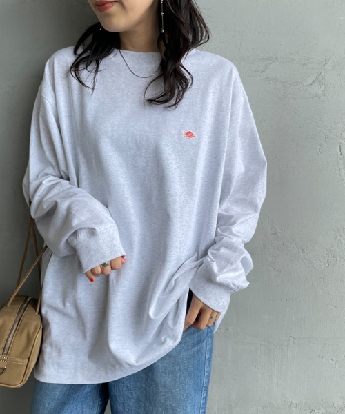 DANTON（ダントン）の「[DANTON/ダントン] ワンポイントロゴ クルーネックロンT（Tシャツ/カットソー・レディース・チャコール/ホワイト/ブラック/レッド/ダークブラウン/ホワイト系その他・S/M/L）」の2枚目の写真