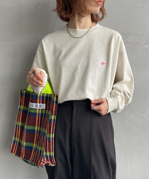 DANTON（ダントン）の「[DANTON/ダントン] ワンポイントロゴ クルーネックロンT（Tシャツ/カットソー・レディース・チャコール/ホワイト/ブラック/レッド/ダークブラウン/ホワイト系その他/アイボリー・S/M/L）」の2枚目の写真