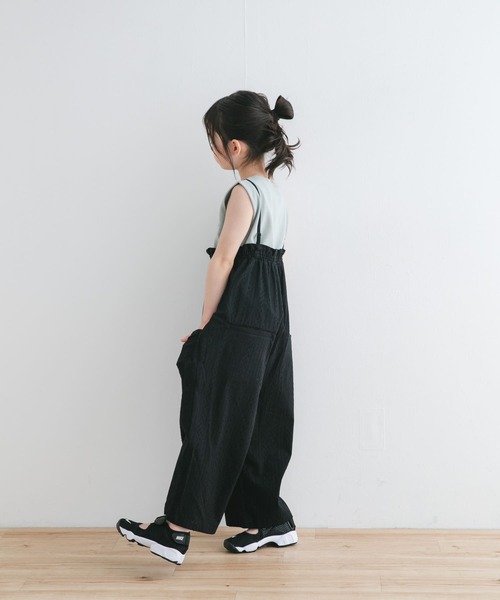 URBAN RESEARCH DOORS(アーバンリサーチドアーズ)の「フリルバギーキャミサロペット(KIDS)(ワンピース・キッズ・ブラック/ブルー・105/120/135)」の5枚目の写真