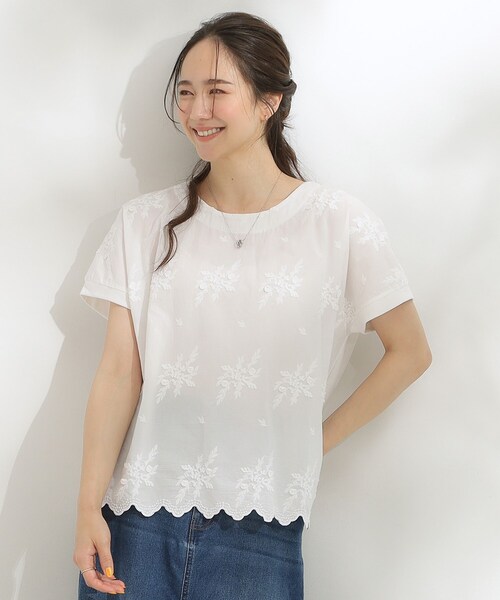 SHOO・LA・RUE(シューラルー)の「【洗える/S-LL】インせず着られる さらっと大人上品 刺繍トップス(Tシャツ/カットソー・レディース・ブラック/オフホワイト/イエロー・01/04/03/02)」の4枚目の写真