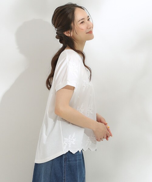 SHOO・LA・RUE(シューラルー)の「【洗える/S-LL】インせず着られる さらっと大人上品 刺繍トップス(Tシャツ/カットソー・レディース・ブラック/オフホワイト/イエロー・01/04/03/02)」の5枚目の写真