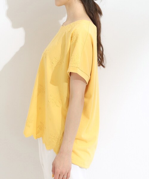 SHOO・LA・RUE(シューラルー)の「【洗える/S-LL】インせず着られる さらっと大人上品 刺繍トップス(Tシャツ/カットソー・レディース・ブラック/オフホワイト/イエロー・01/04/03/02)」の17枚目の写真