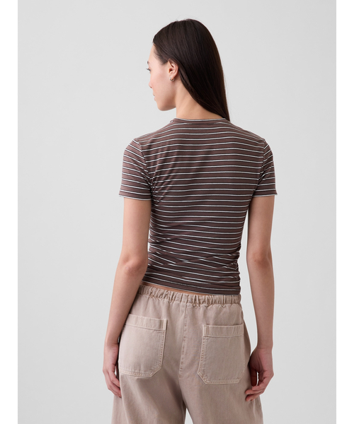 GAP(ギャップ)の「クロースニット ジャージーTシャツ(Tシャツ/カットソー・レディース・ワイン/カーキ/ピンク/ブラウン/ブルー/ダークブラウン/レオパード/ブラウン系その他・XS/S/M/L/XL/XXS)」の17枚目の写真