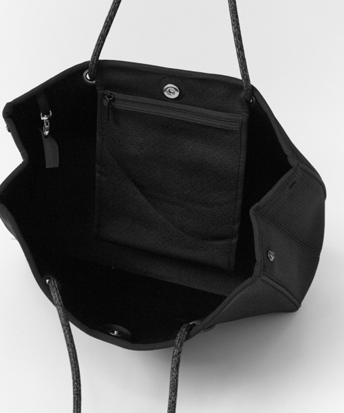 Willow Bay(ウィローベイ)の「Willow Bay/ウィローベイ Daydreamer Neoprene Tote Bag トートバッグ 秋服 冬服(トートバッグ・レディース・チャコール/ホワイト系1/ホワイト系2/ブラック系2/カーキ系1/カーキ系2/ライトグレー・FREE)」の12枚目の写真