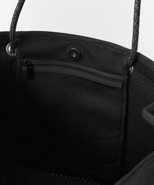 Willow Bay(ウィローベイ)の「Willow Bay/ウィローベイ Daydreamer Neoprene Tote Bag トートバッグ 秋服 冬服(トートバッグ・レディース・チャコール/ホワイト系1/ホワイト系2/ブラック系2/カーキ系1/カーキ系2/ライトグレー・FREE)」の13枚目の写真