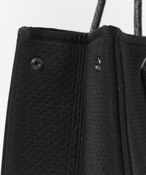 Willow Bay(ウィローベイ)の「Willow Bay/ウィローベイ Daydreamer Neoprene Tote Bag トートバッグ 秋服 冬服(トートバッグ・レディース・チャコール/ホワイト系1/ホワイト系2/ブラック系2/カーキ系1/カーキ系2/ライトグレー・FREE)」の11枚目の写真