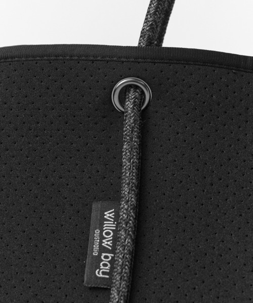Willow Bay(ウィローベイ)の「Willow Bay/ウィローベイ Daydreamer Neoprene Tote Bag トートバッグ 秋服 冬服(トートバッグ・レディース・チャコール/ホワイト系1/ホワイト系2/ブラック系2/カーキ系1/カーキ系2/ライトグレー・FREE)」の9枚目の写真