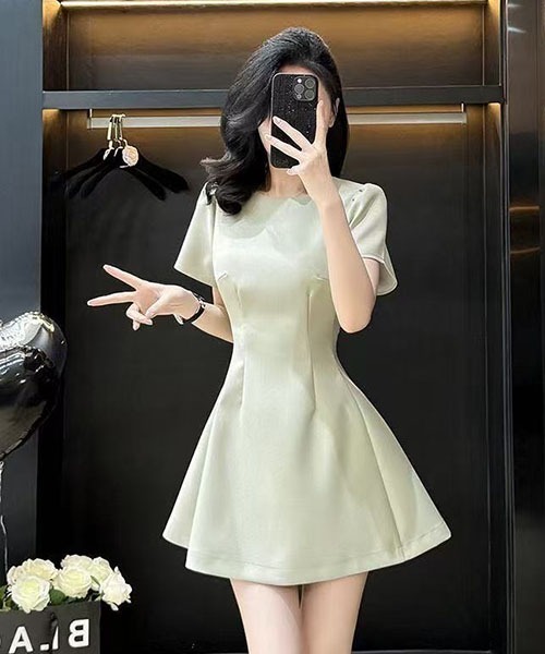 gossip！ロサンゼルス（ゴシップロサンゼルス）の「ミニワンピース 丸首半袖 A ライン無地ワンピース 通勤デート両用（ワンピース・レディース・ブラック/ホワイト/ライトグリーン・M/S/L）」の17枚目の写真