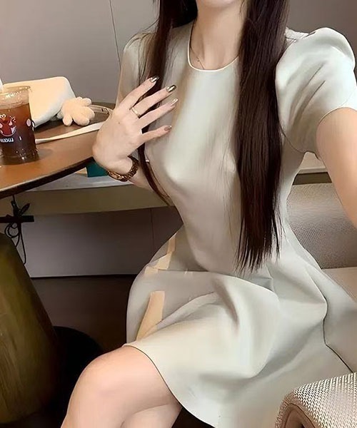 gossip！ロサンゼルス（ゴシップロサンゼルス）の「ミニワンピース 丸首半袖 A ライン無地ワンピース 通勤デート両用（ワンピース・レディース・ブラック/ホワイト/ライトグリーン・M/S/L）」の14枚目の写真