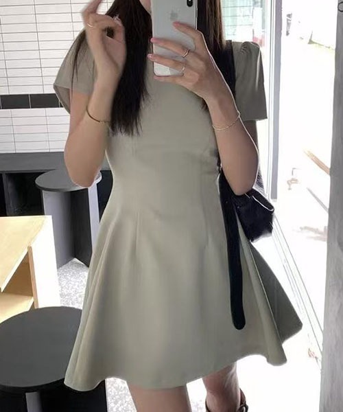 gossip！ロサンゼルス（ゴシップロサンゼルス）の「ミニワンピース 丸首半袖 A ライン無地ワンピース 通勤デート両用（ワンピース・レディース・ブラック/ホワイト/ライトグリーン・M/S/L）」の10枚目の写真