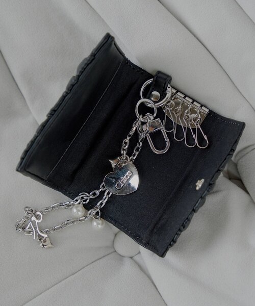 Chico（チコ）の「キルティングキーケースチャーム（ベルト・レディース・シルバー/アイボリー/ブラック/ピンク・FREE）」の6枚目の写真