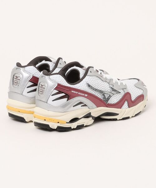 MIZUNO（ミズノ　）の「mizuno ミズノ WAVE RIDER 10【軽量】メンズスニーカー(ウエーブライダー10) D1GA2431 14 ホワイト/ブラック/ワインレッド（スニーカー・メンズ・ホワイト×レッド・25.5cm/26.0cm/26.5cm/27.0cm/27.5cm/28.0cm）」の2枚目の写真