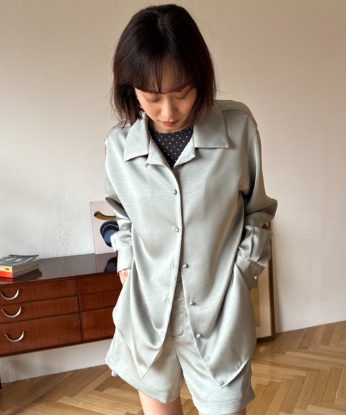 FUULLY STUDIO(フーリィーステューディオ)の「サテンオープンカラーシャツ/セットアップ(シャツ/ブラウス・レディース・ブラウン/チャコールグレー/ライトグリーン/アイボリー・FREE)」の7枚目の写真