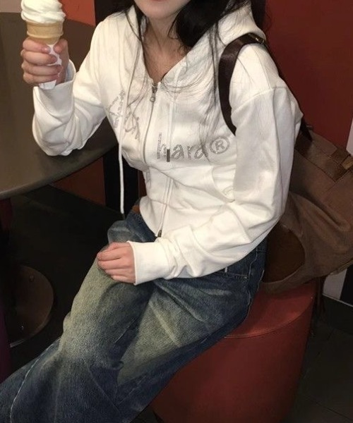 LADY LIKE(レディライク)の「ラインストーンロゴダブルジップパーカー(パーカー・レディース・ホワイト/グレー・M)」の9枚目の写真