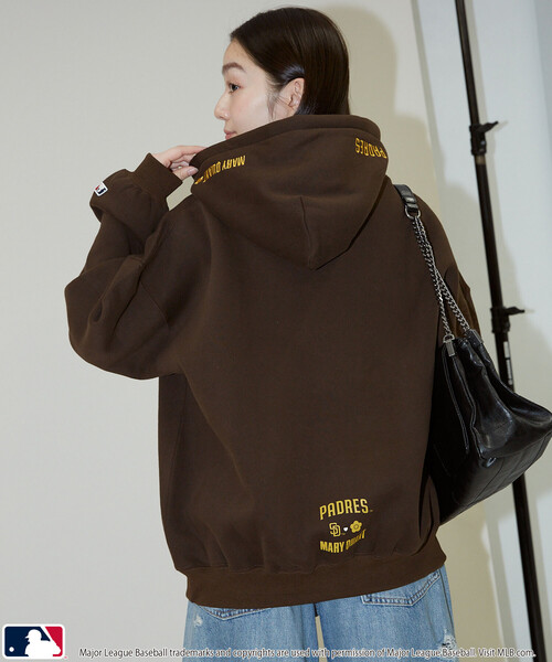 MLB（メジャーリーグベースボール）の「MLB × MARY QUANT/エムエルビー × マリークワント MLB×MARY QUANT EMBROIDERY SWEAT HOODIE/ロゴ裏起毛スウェットパーカー(限定展開)（パーカー・メンズ・ライトグレー/ブラウン/ブラック・SMALL/MEDIUM/LARGE）」の12枚目の写真