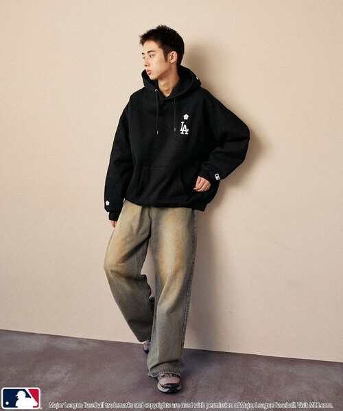 マリークワント 新作店頭完売色 定価以下配色ロゴ刺繍ブラックパーカー 送料込み マリークワント 新作店頭完売色 定価以下配色ロゴ刺繍ブラック