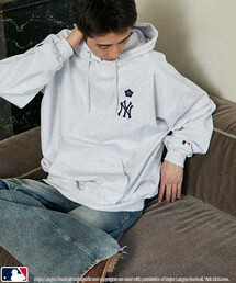 MARY QUANT（マリークワント）の「MLB × MARY QUANT/エムエルビー × マリークワント MLB×MARY QUANT EMBROIDERY SWEAT HOODIE/ロゴ裏起毛スウェットパーカー(限定展開)（パーカー）」
