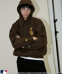 MARY QUANT（マリークワント）の「MLB × MARY QUANT/エムエルビー × マリークワント MLB×MARY QUANT EMBROIDERY SWEAT HOODIE/ロゴ裏起毛スウェットパーカー(限定展開)（パーカー）」