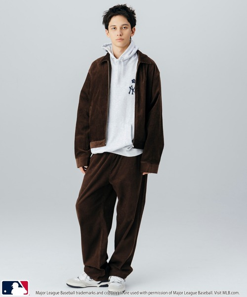 MLB（メジャーリーグベースボール）の「MLB × MARY QUANT/エムエルビー × マリークワント MLB×MARY QUANT EMBROIDERY SWEAT HOODIE/ロゴ裏起毛スウェットパーカー(限定展開)（パーカー・メンズ・ライトグレー/ブラウン/ブラック・SMALL/MEDIUM/LARGE）」の8枚目の写真