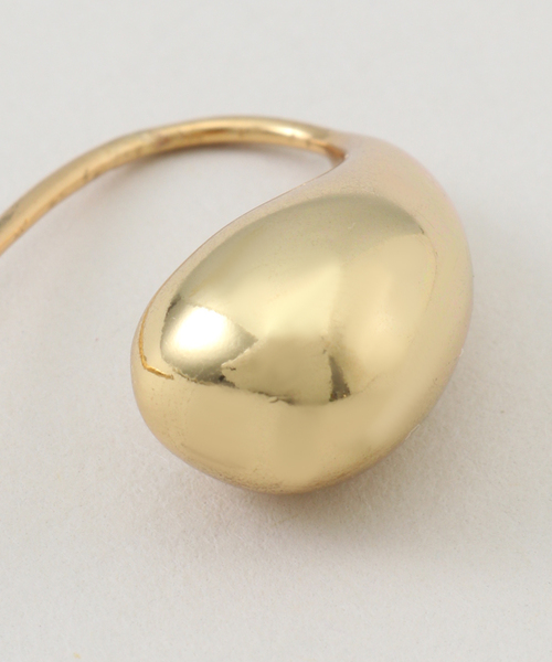 Kenneth Jay Lane（ネスジェイレーン）の「【Kenneth Jay Lane】 droplet fishhook earring：ピアス（ピアス（両耳用）・レディース・ゴールド/シルバー・FREE）」の5枚目の写真