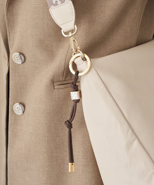 russet（ラシット）の「レザーコードバッグチャーム（チャーム・レディース・ブラウン/ピンク/ボルドー/ブラック/グレー系その他/ダークブラウン/イエロー/ピンク系その他/サックスブルー・FREE）」の3枚目の写真