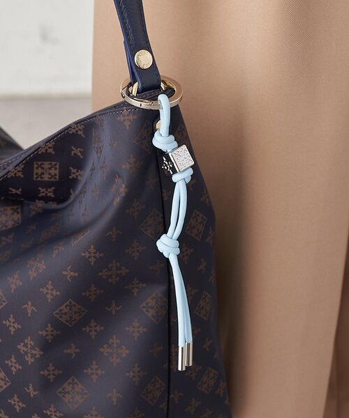 russet（ラシット）の「レザーコードバッグチャーム（チャーム・レディース・ブラウン/ピンク/ボルドー/ブラック/グレー系その他/ダークブラウン/イエロー/ピンク系その他/サックスブルー・FREE）」の5枚目の写真